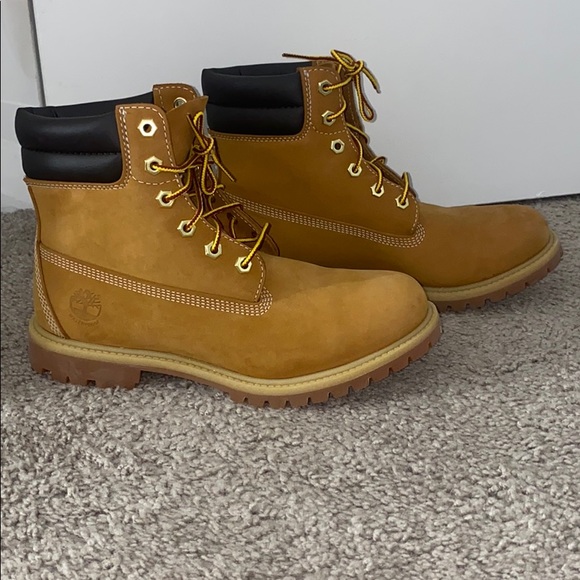 Women timberland boots size 7 - Picture 2 of 4